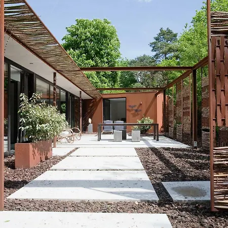 Stalen Boshuis 度假居