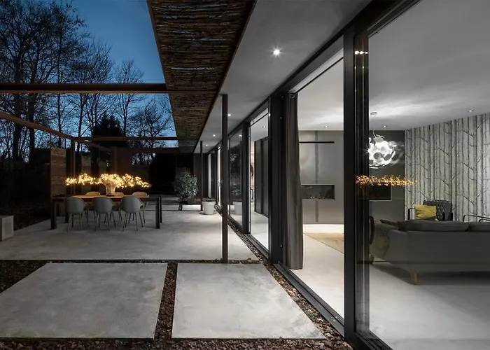 Stalen Boshuis * Oosterhout (North Brabant)