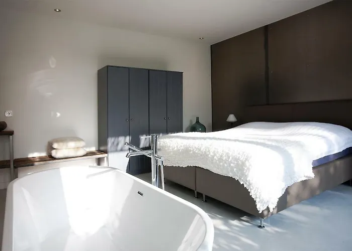 Stalen Boshuis Hébergement de vacances *